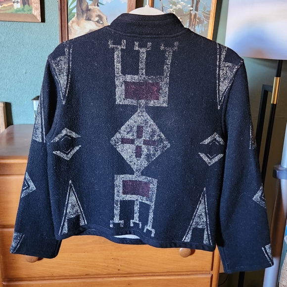 Black Geometric Pattern Jacket - Picture 2 of 4